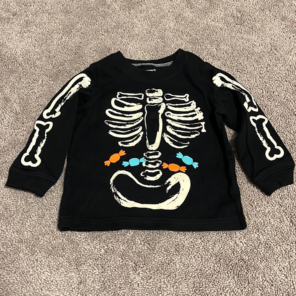 🎊 3/$25  Carter’s Glow in the dark shirt 🎊